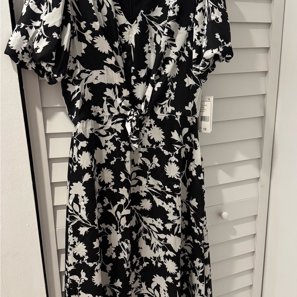 Julia Jordan Monochrome Floral Dress